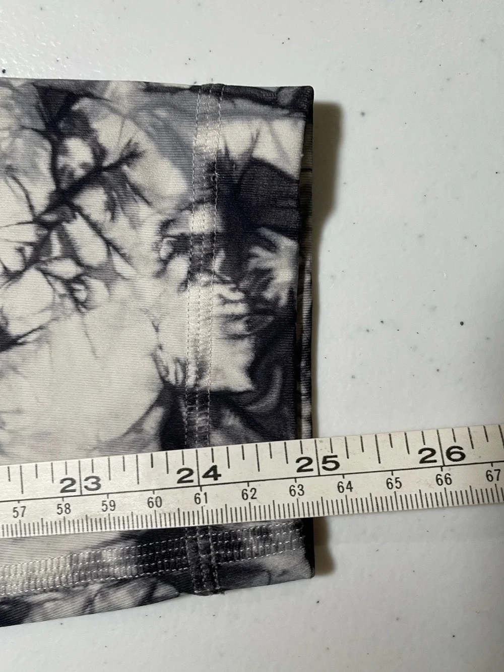 Lululemon Wunder Under high-rise leggings in a cement grey tie-dye print. Size 4